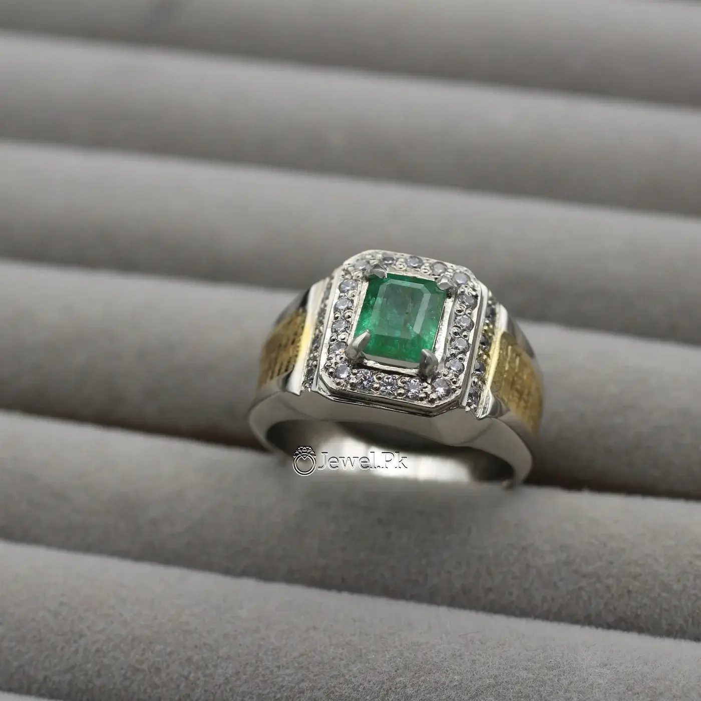 Green Emerald Ring